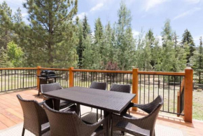 DoorMat Vacation Rentals - Sunset Chalet Hot Tub! Near Skiing, Zoo and Golf